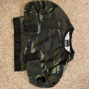 VS Sport Logo Meet and Greet Pullover